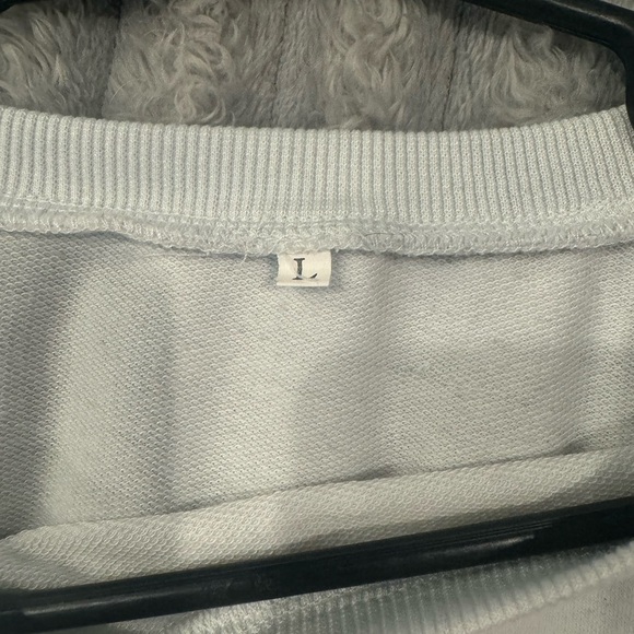 White Sweater with Lace Sleeves Size L - Picture 2 of 2